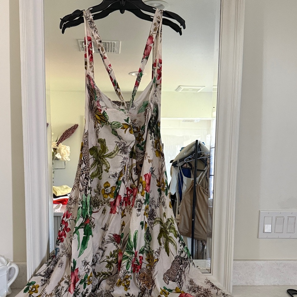 L'AGENCE Multicolor Backless Dress silk
L'AGENCE Gevena Jungle Tropical Coverup - Picture 4 of 12